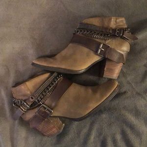Dolce vita chain booties